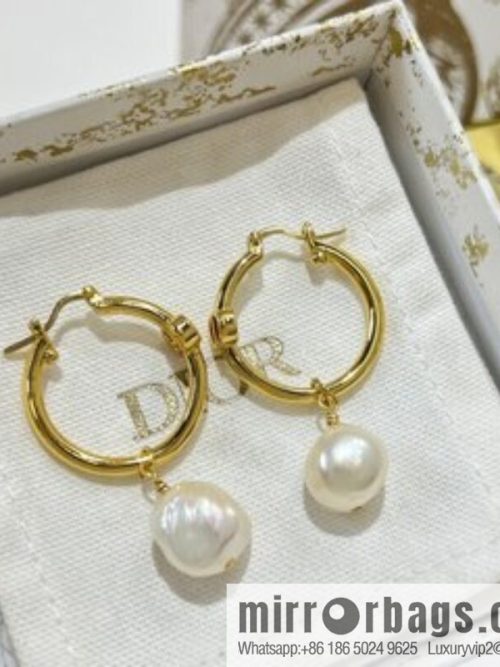 New ☑️ DIOR Dior CD special-shaped pearl stud earrings