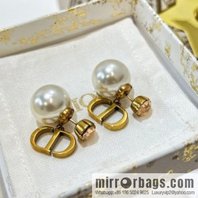 New ☑️ DIOR Dior CD size pearl stud earrings