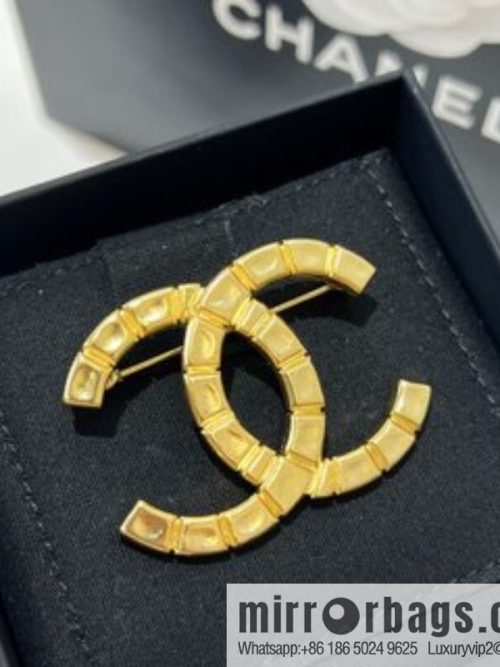 New ☑️ Chanel gold double c brooch