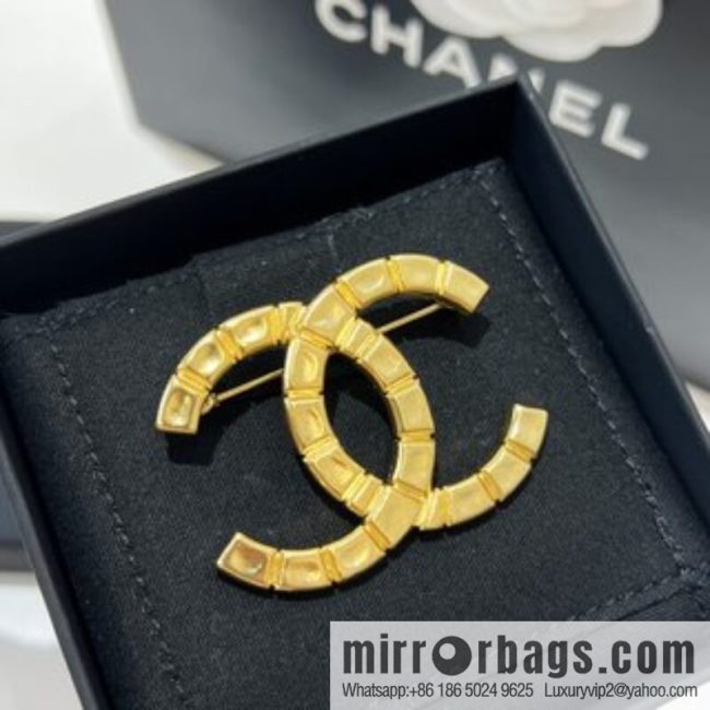 New ☑️ Chanel gold double c brooch