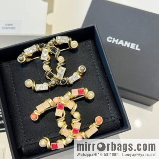 New ☑️ CHANEL Chanel double c square diamond powder pearl brooch