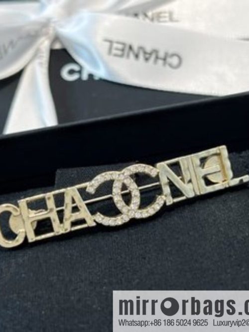 New ☑️ CHANEL Chanel double c letter brooch