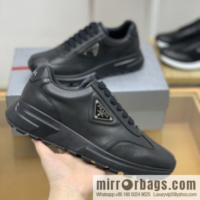 PRADA Prada uses soft leather (fabric), tongue embossed logo letters men\'s sneakers