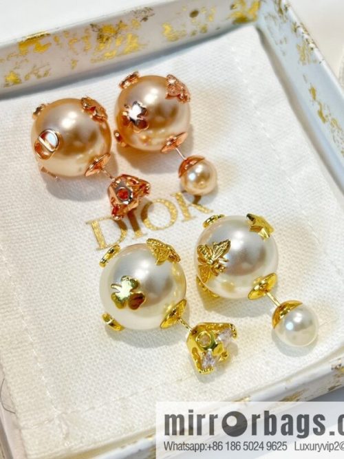 New ☑️ DIOR Dior CD size pearl stud earrings