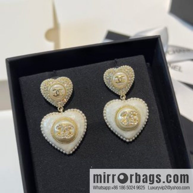 New ☑️ CHANEL Chanel c2 double c full diamond peach heart love stud earrings - Image 3