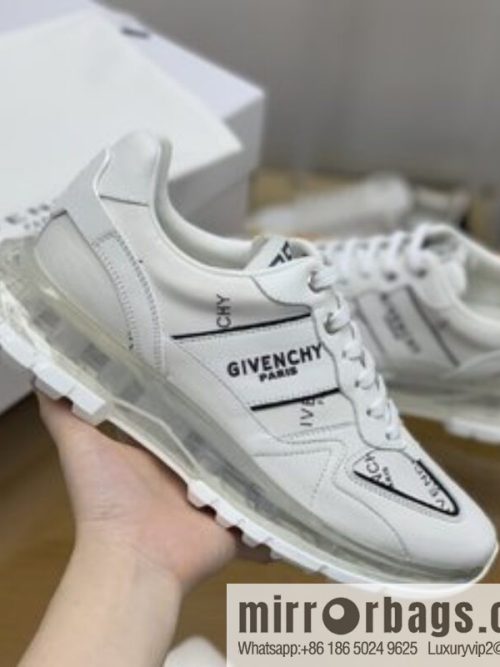 GIVENCHY Givenchy, made of leather, iconic metal buckle 4 G pattern New men\'s sports Casual Shoes