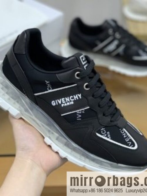 GIVENCHY Givenchy, made of leather, iconic metal buckle 4 G pattern New men\'s sports Casual Shoes