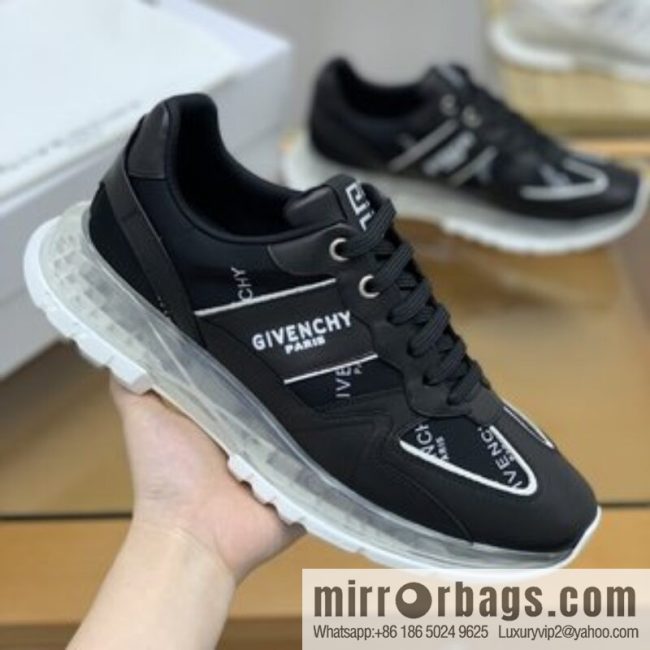 GIVENCHY Givenchy, made of leather, iconic metal buckle 4 G pattern New men\'s sports Casual Shoes