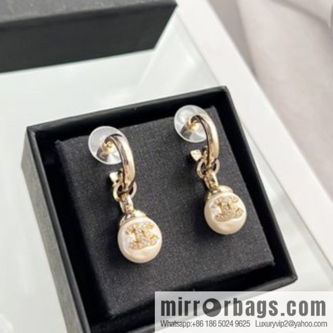 New ☑️ CHANEL Chanel C2 double c pearl stud earrings