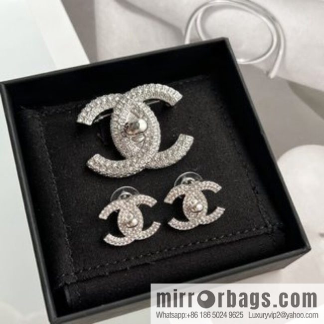 New ☑️ CHANEL Chanel double c full diamond stud earrings brooch