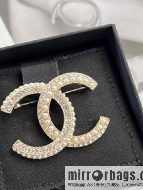 New ☑️ Chanel double c pearl brooch