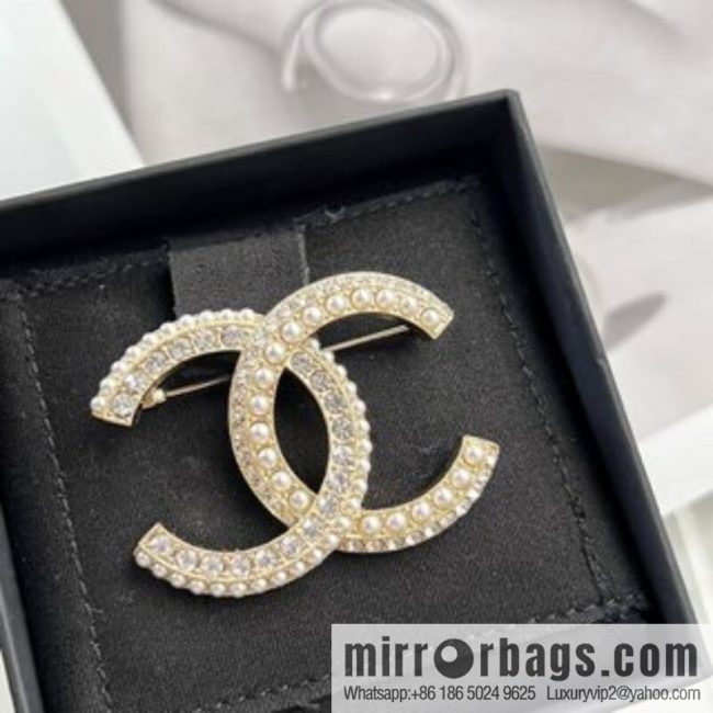 New ☑️ Chanel double c pearl brooch