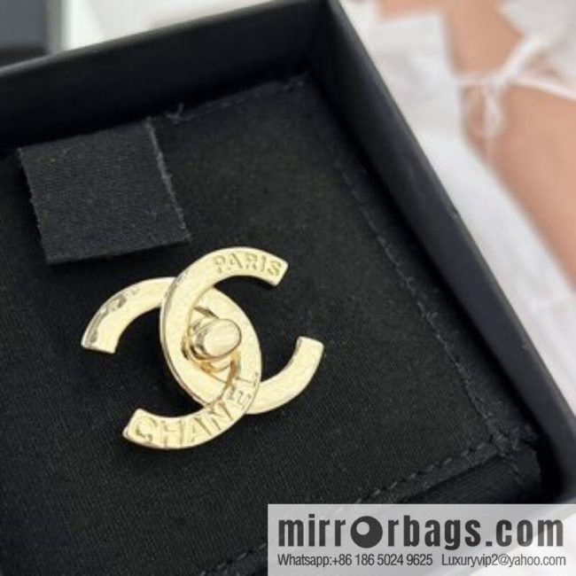 New ☑️ Chanel gold double c brooch