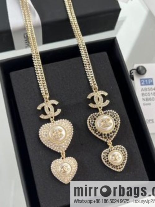 New ☑️ CHANEL Chanel double c peach heart black and white diamond necklace