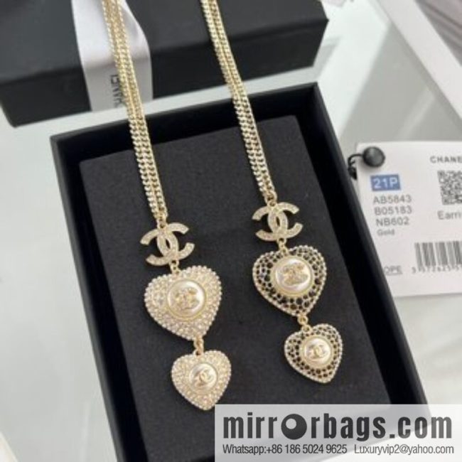New ☑️ CHANEL Chanel double c peach heart black and white diamond necklace