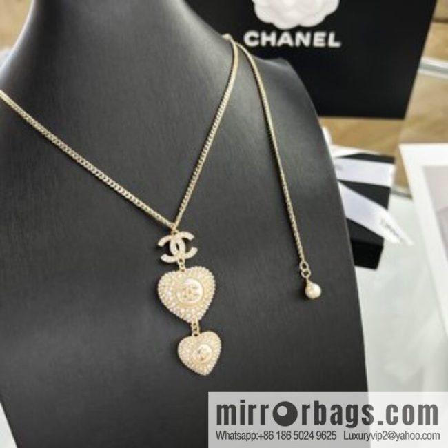 New ☑️ CHANEL Chanel double c peach heart black and white diamond necklace - Image 2