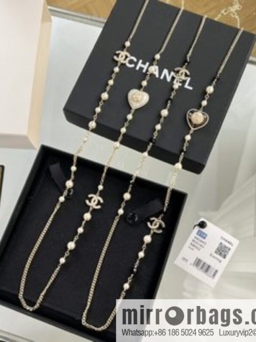 New ☑️ CHANEL Chanel double c peach heart black and white diamond sweater chain necklace