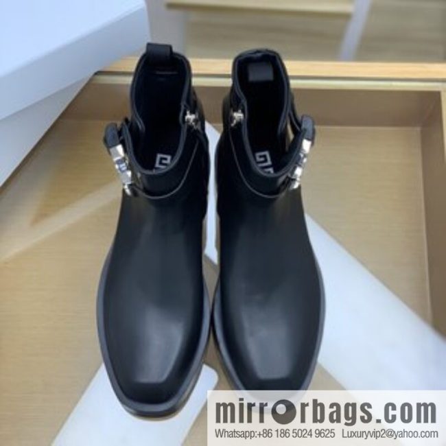 Givenchy, black 4G micro-standard clasp bare boots made of calfskin