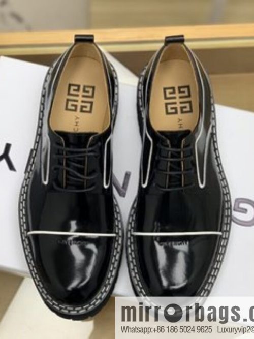 Givenchy Givenchy, selected leather making men\'s derby shoes