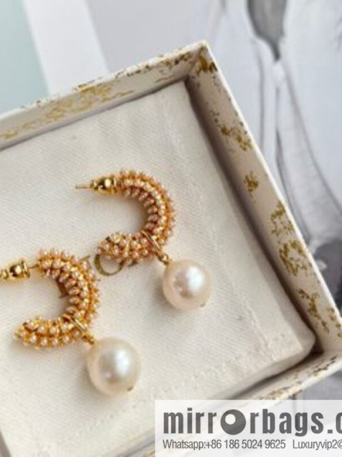 New ☑️ DIOR Dior pearl stud earrings