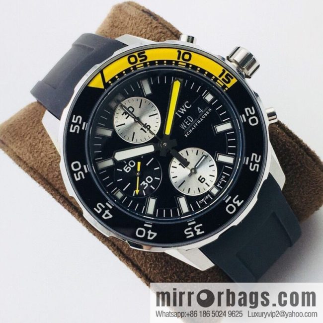 The IWC Ocean Chronograph series is a true diving and chronograph mechanical watch with the Asia-7750 movement