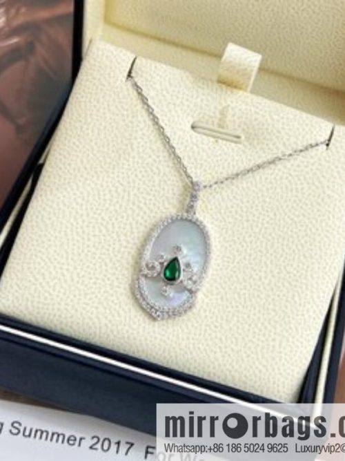 Chopard HAPPY DIAMONDS ICONS oval necklace
