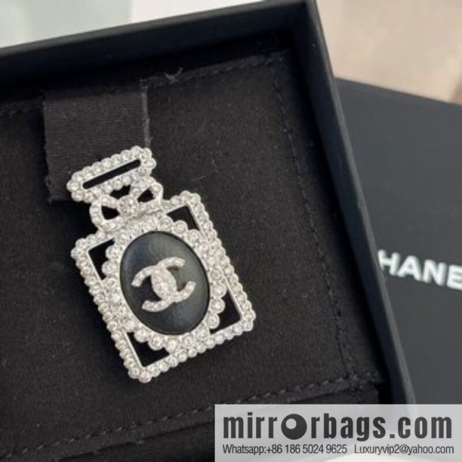 New ☑️ CHANEL Chanel double c full diamond perfume bottle brooch