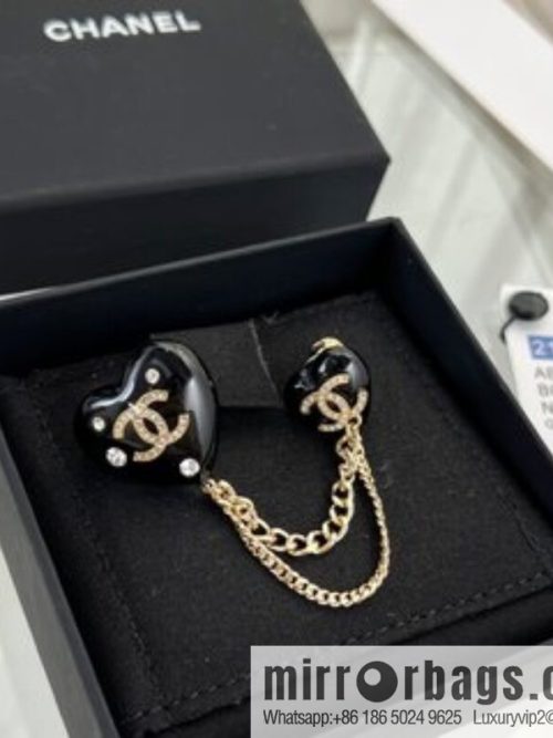 New ☑️ CHANEL Chanel double c black peach heart love brooch