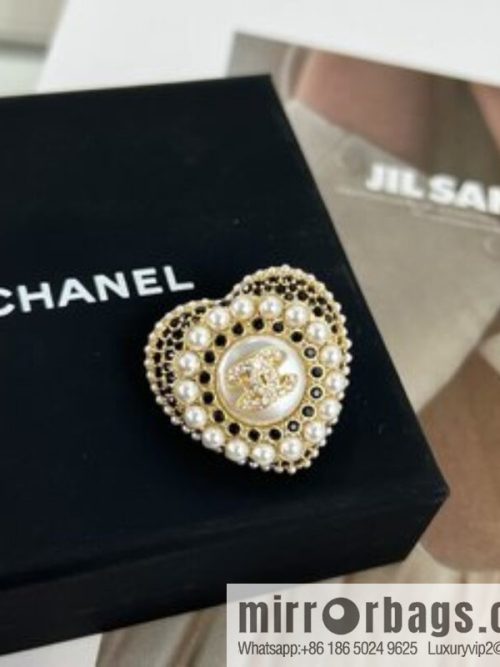 New ☑️ CHANEL Chanel double c pearl peach heart love brooch