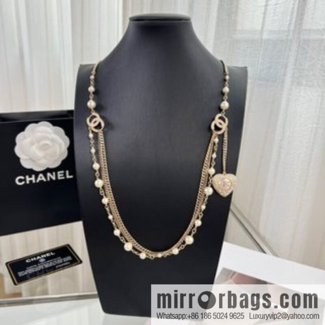 New ☑️ CHANEL Chanel double c peach heart black and white diamond sweater chain necklace - Image 3