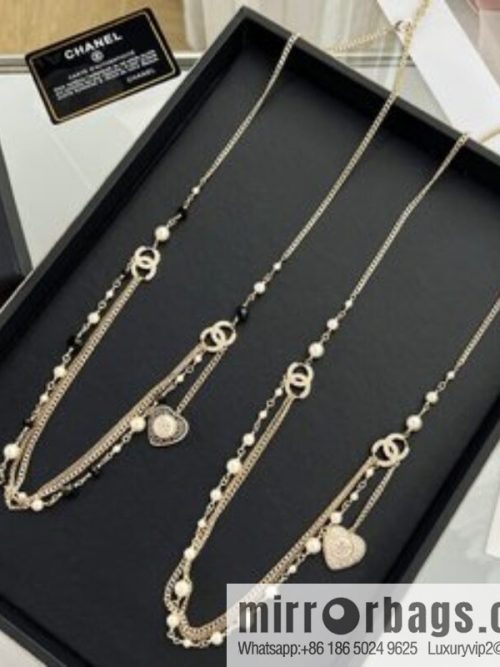 New ☑️ CHANEL Chanel double c peach heart black and white diamond sweater chain necklace