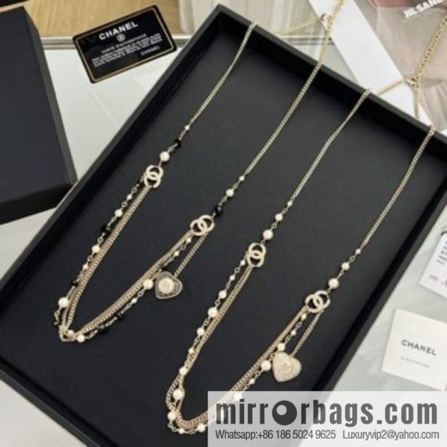 New ☑️ CHANEL Chanel double c peach heart black and white diamond sweater chain necklace