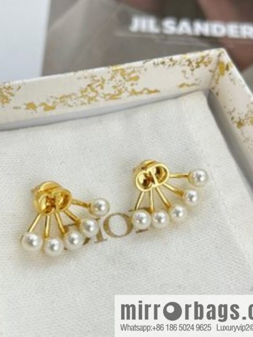 New ☑️ DIOR Dior CD pearl stud earrings