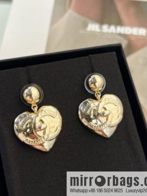 New ☑️ CHANEL Chanel heart love stud earrings