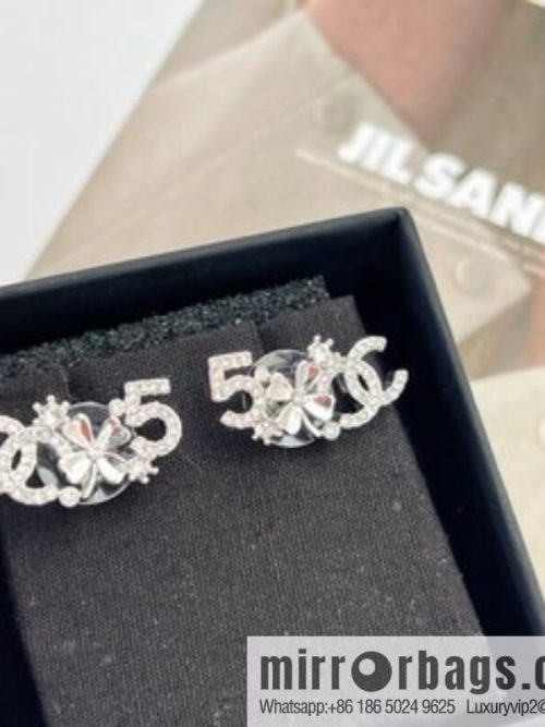New ☑️ CHANEL Chanel double c four-leaf clover 5-character stud earrings