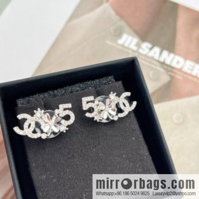 New ☑️ CHANEL Chanel double c four-leaf clover 5-character stud earrings