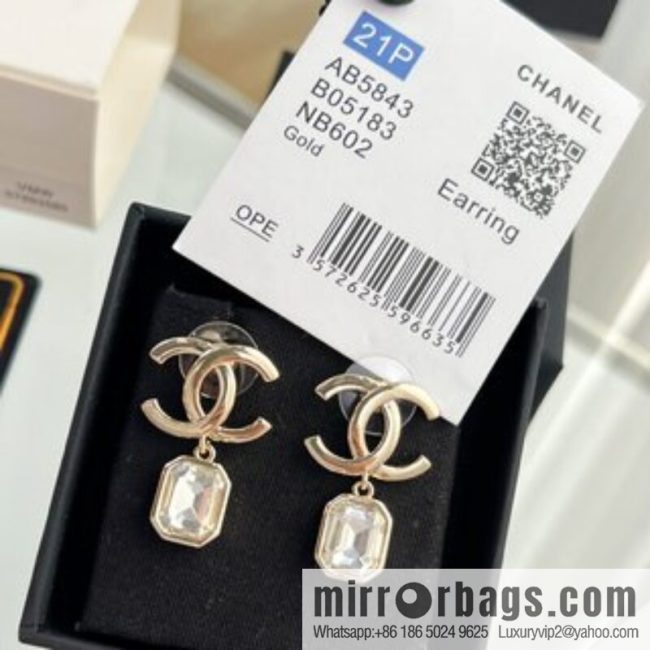 New ☑️ CHANEL Chanel double c square diamond stud earrings