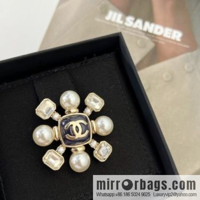 New ☑️ Chanel double c snowflake pearl brooch