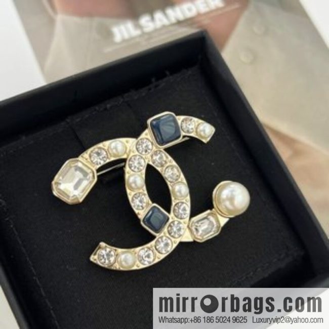 New ☑️ CHANEL Chanel double c square diamond pearl brooch