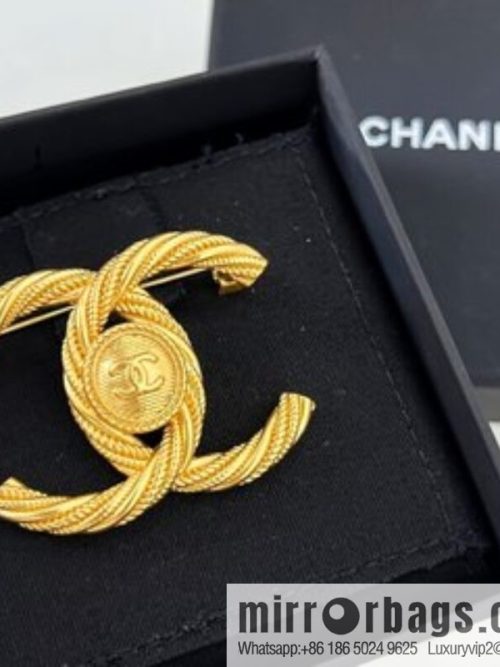 New ☑️ Chanel double c gold brooch