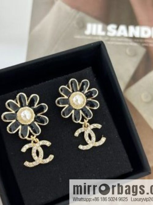 New ☑️ CHANEL Chanel double c flower stud earrings