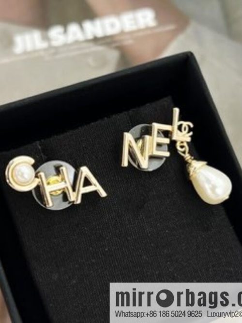 New ☑️ CHANEL Chanel double c asymmetric letter pearl stud earrings