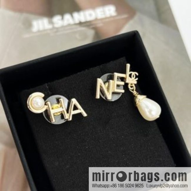 New ☑️ CHANEL Chanel double c asymmetric letter pearl stud earrings