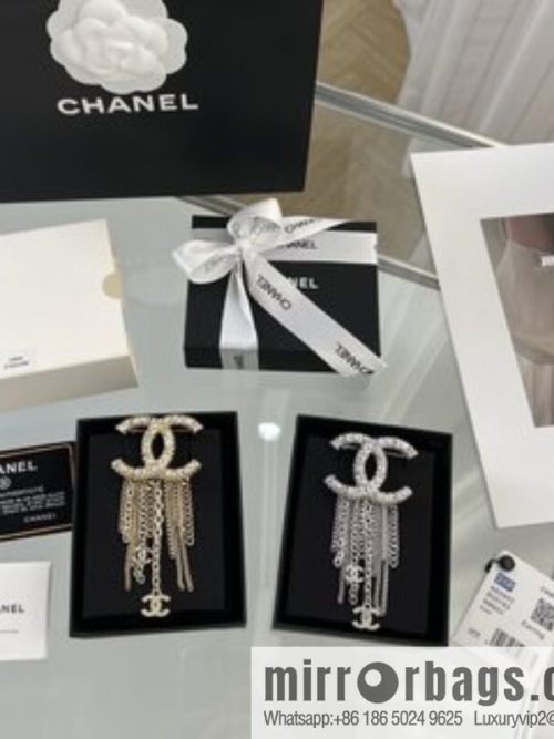 New ☑️ Chanel double c fringed brooch