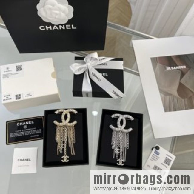 New ☑️ Chanel double c fringed brooch