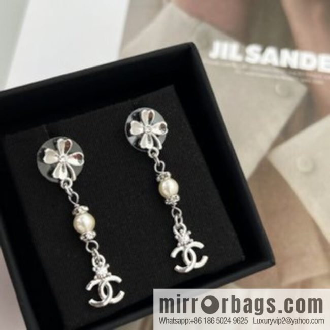 New ☑️ CHANEL Chanel c3 double c four-leaf clover pearl stud earrings