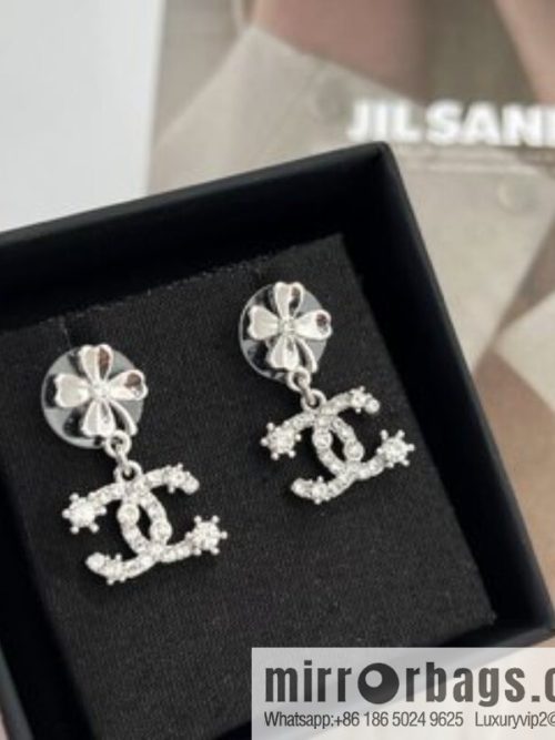 New ☑️ CHANEL Chanel c1 double c four-leaf clover stud earrings