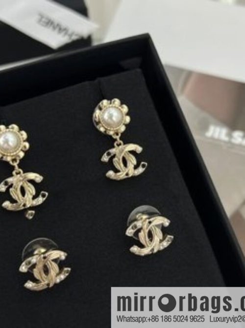 New ☑️ CHANEL Chanel double c stud earrings