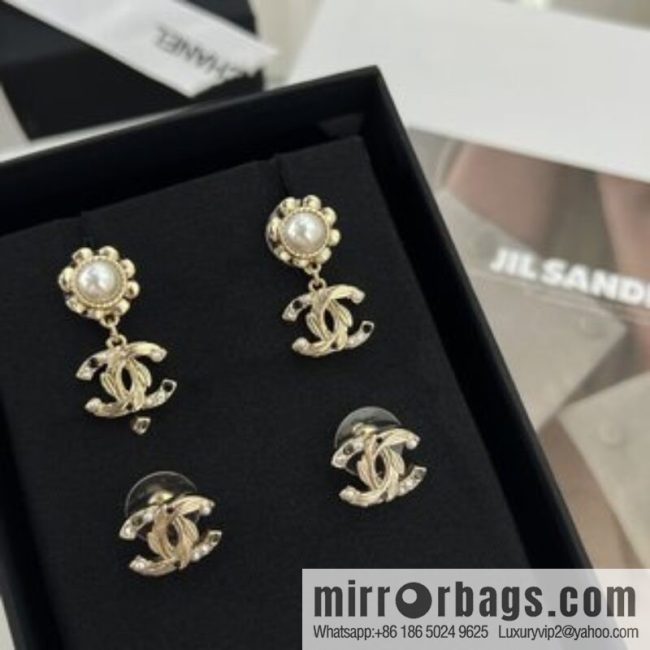 New ☑️ CHANEL Chanel double c stud earrings