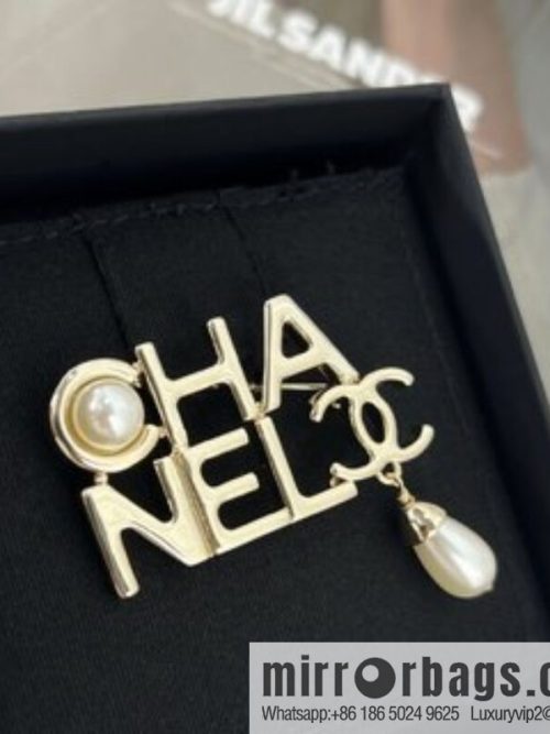 New ☑️ CHANEL Chanel double c gold letter pearl brooch